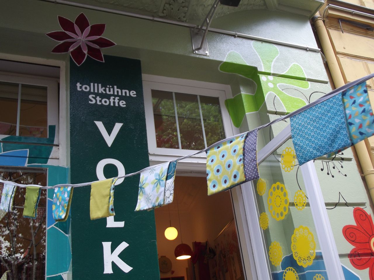 You are currently viewing <!--:en-->Fun loving Textiles!!! at “Volksfaden Fabric Shop” in Berlin’s Schoeneberg district!!!<!--:-->