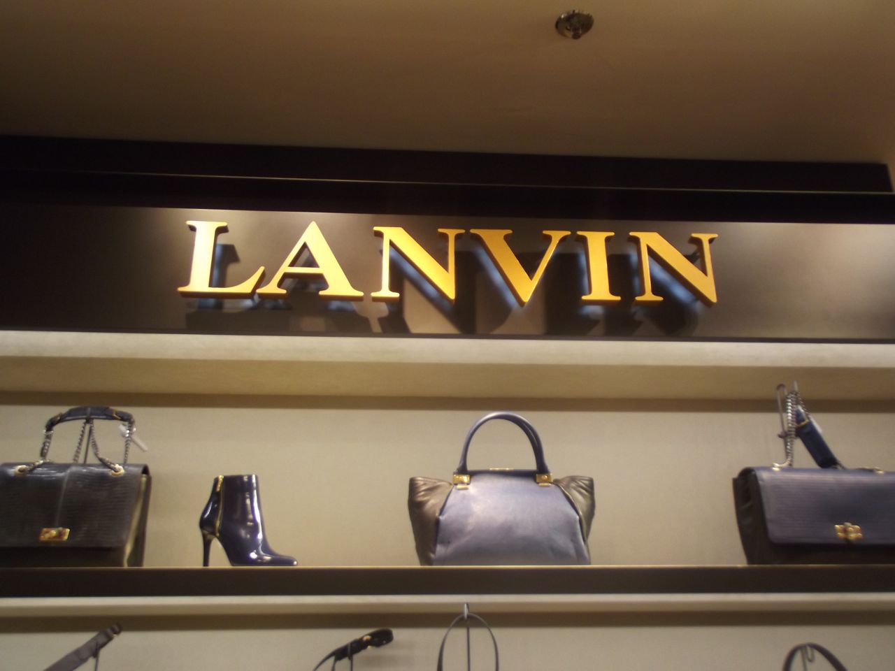 You are currently viewing <!--:en-->Lanvin The quintessential Accessories for Fall Winter!!!!<!--:-->