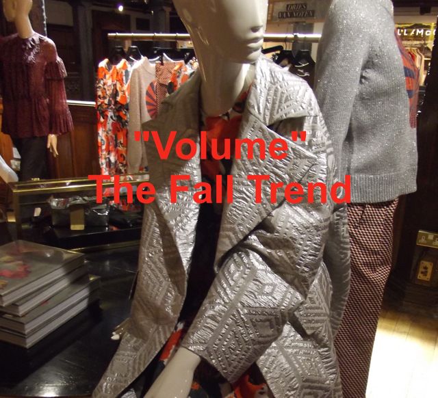 Read more about the article <!--:en-->“Volume”for Fall  Clothing with a Strong Statement !!<!--:-->